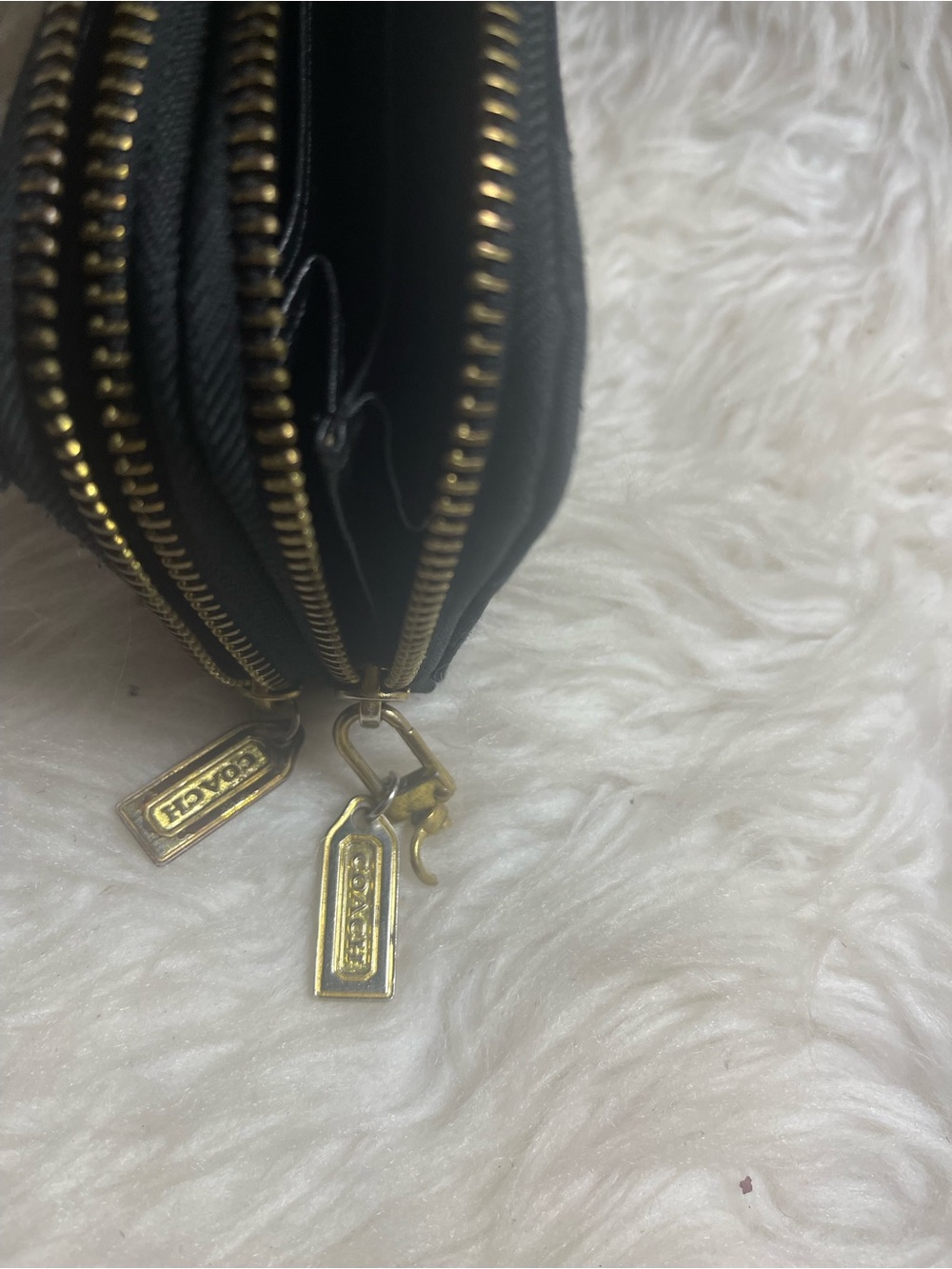 Coach Black Signature Zip Around  Accordion Wallet gold tone hardwares . - Picture 10 of 10